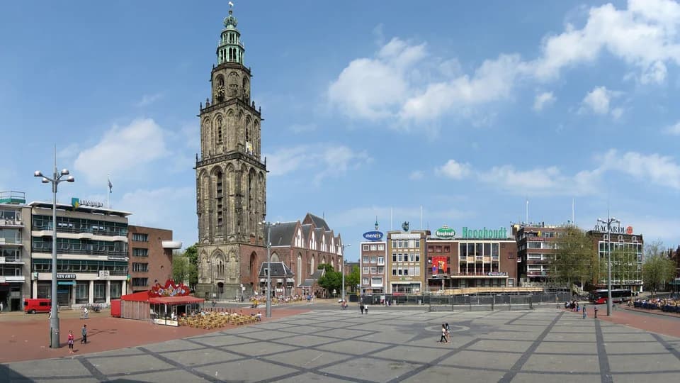 Grote Markt e a Martinitoren, no centro de Groningen